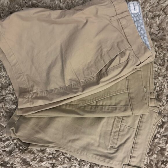 Old Navy & ANA Khaki shorts size 8 - Picture 1 of 2